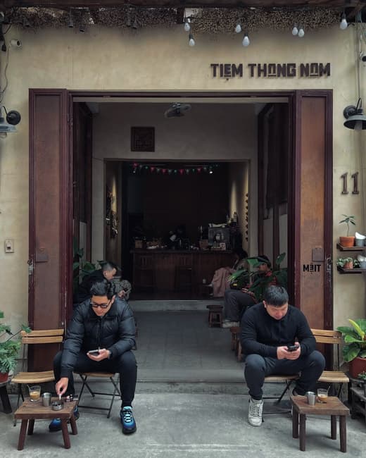 Tiệm Tháng Năm — 6