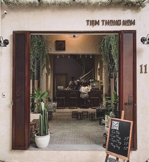 Tiệm Tháng Năm — 2