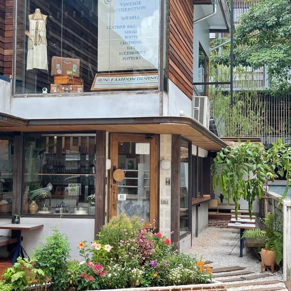 (un)FASHION District S39