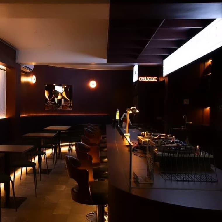 aftersun - Listening bar — 1