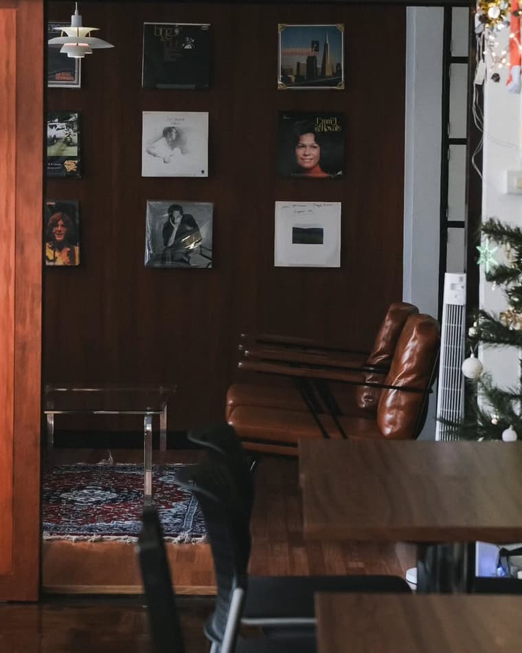 VELAYEN — 4