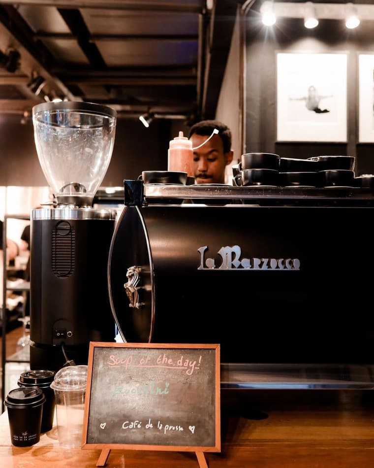 Cafe de la Presse — 3