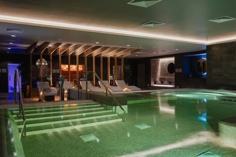 David Lloyd Uccle — 5