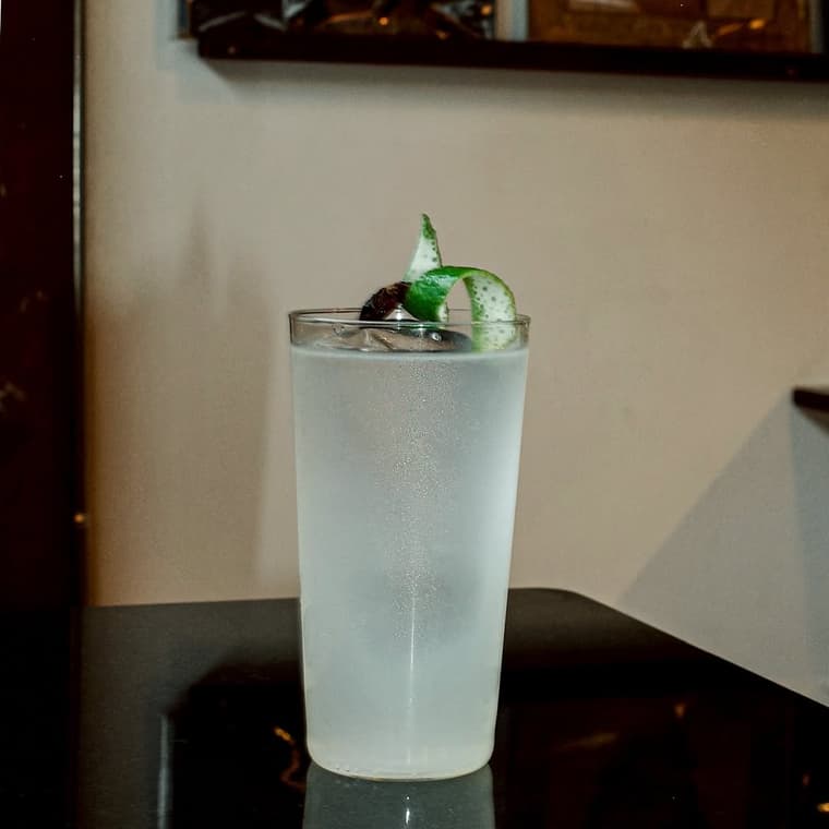 Fung Record Bar — 4