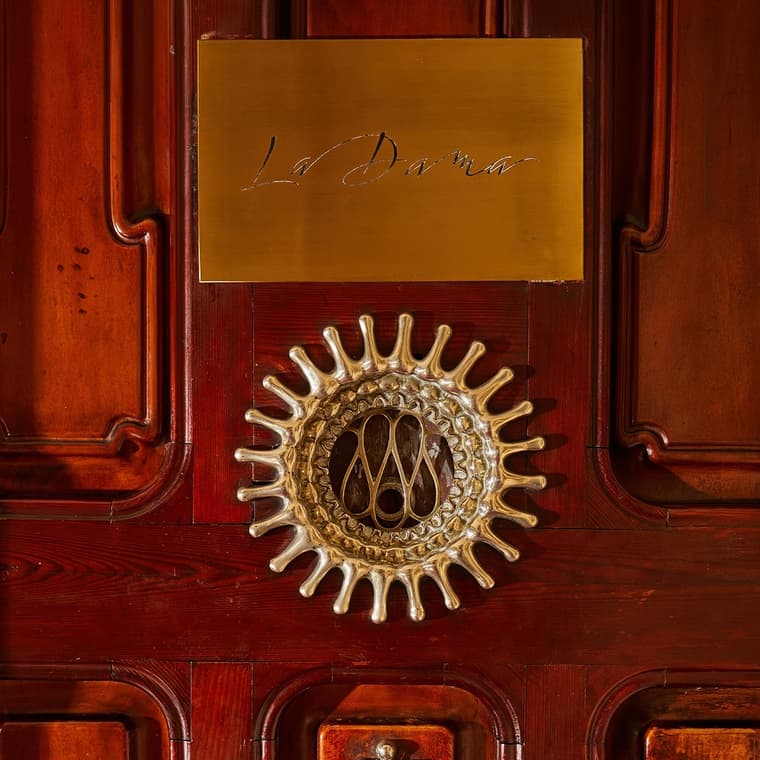 La Dama — 3
