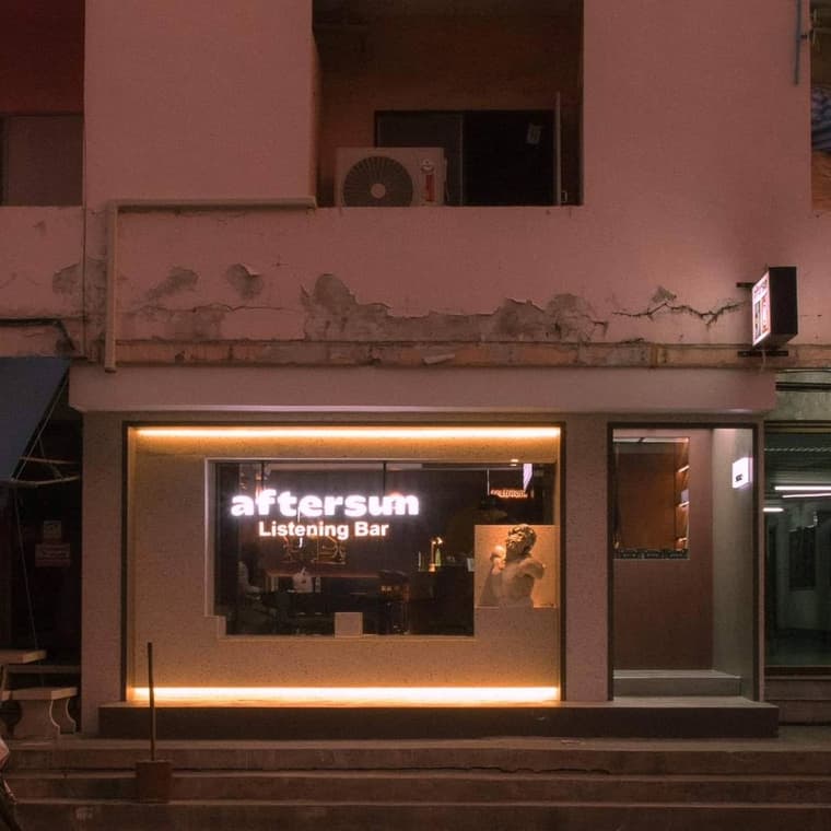 aftersun - Listening bar — 5