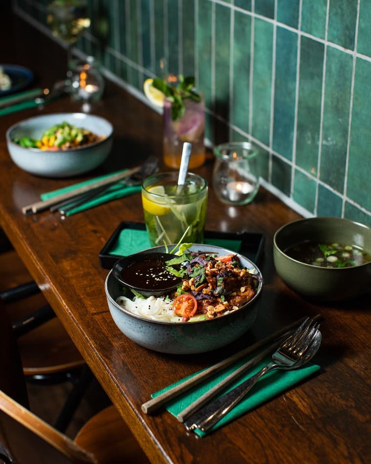 Mon Eatery & Bar — 6