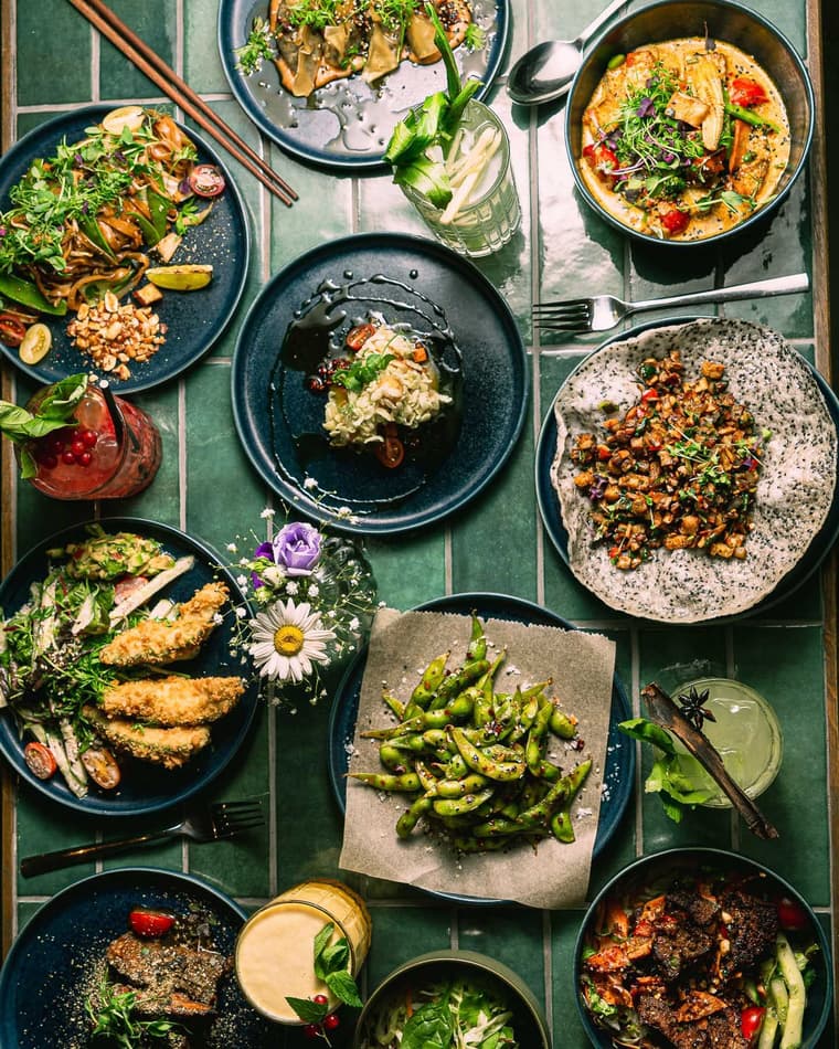 Mon Eatery & Bar — 7