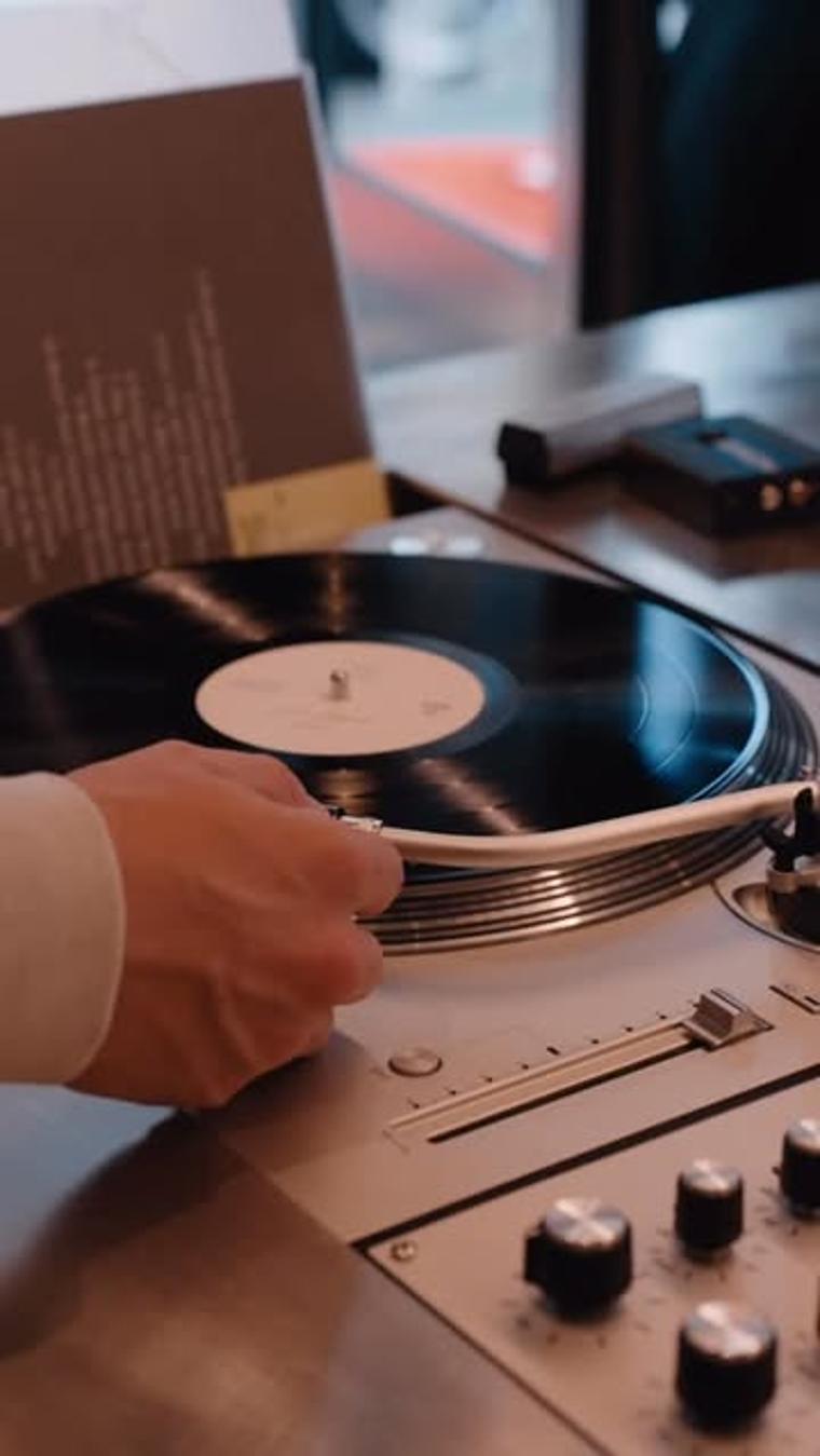Boaboa Records Café — 9