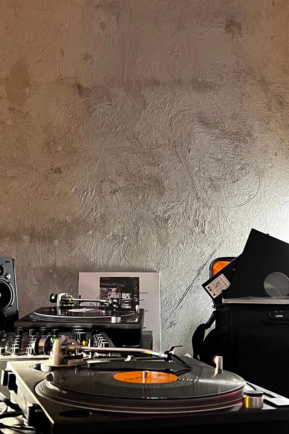 Futura Listening Bar — photo 1